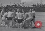 Immagine di I marinai americani di nuotare e giocare Normandia Francia, 1944, secondo 39 filmato di repertorio 65675038273