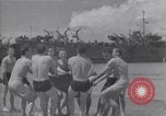 Immagine di I marinai americani di nuotare e giocare Normandia Francia, 1944, secondo 41 filmato di repertorio 65675038273