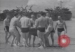 Immagine di I marinai americani di nuotare e giocare Normandia Francia, 1944, secondo 43 filmato di repertorio 65675038273