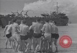 Immagine di I marinai americani di nuotare e giocare Normandia Francia, 1944, secondo 50 filmato di repertorio 65675038273