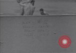 Immagine di US marinai nuoto e giochi Normandia Francia, 1944, secondo 3 filmato di repertorio 65675038274