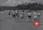 Immagine di US marinai nuoto e giochi Normandia Francia, 1944, secondo 5 filmato di repertorio 65675038274