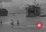 Immagine di US marinai nuoto e giochi Normandia Francia, 1944, secondo 12 filmato di repertorio 65675038274