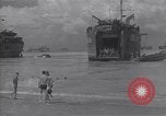 Immagine di US marinai nuoto e giochi Normandia Francia, 1944, secondo 14 filmato di repertorio 65675038274