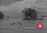 Immagine di US marinai nuoto e giochi Normandia Francia, 1944, secondo 40 filmato di repertorio 65675038274