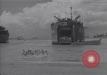 Immagine di US marinai nuoto e giochi Normandia Francia, 1944, secondo 41 filmato di repertorio 65675038274