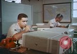 Standbild Techniker Uruguay, 1967, aus Sekunde 40 historischem Filmmaterial Videoclip 65675038303