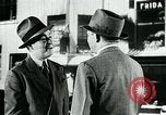 Immagine di Modi di telefono a confronto United States USA, 1940, secondo 50 filmato di repertorio 65675038314