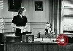 Immagine di Abitudini di telefono United States USA, 1940, secondo 15 filmato di repertorio 65675038315