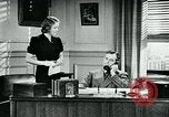 Immagine di Abitudini di telefono United States USA, 1940, secondo 16 filmato di repertorio 65675038315