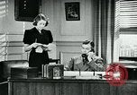 Immagine di Abitudini di telefono United States USA, 1940, secondo 37 filmato di repertorio 65675038315