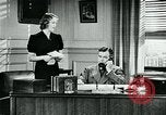 Immagine di Abitudini di telefono United States USA, 1940, secondo 42 filmato di repertorio 65675038315