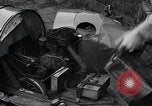 Standbild Edward Floyd bietet Zeitungen in hausgemachten Auto Seattle Washington USA, 1933, aus Sekunde 5 historischem Filmmaterial Videoclip 65675038327