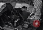 Standbild Edward Floyd bietet Zeitungen in hausgemachten Auto Seattle Washington USA, 1933, aus Sekunde 7 historischem Filmmaterial Videoclip 65675038327