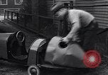 Standbild Edward Floyd bietet Zeitungen in hausgemachten Auto Seattle Washington USA, 1933, aus Sekunde 14 historischem Filmmaterial Videoclip 65675038327