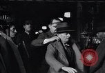 Standbild arbeitslose Männer erhalten Mäntel Kansas City Missouri USA, 1933, aus Sekunde 18 historischem Filmmaterial Videoclip 65675038328