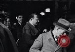 Standbild arbeitslose Männer erhalten Mäntel Kansas City Missouri USA, 1933, aus Sekunde 21 historischem Filmmaterial Videoclip 65675038328