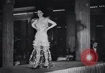 Standbild Zellophan kleider Paris Frankreich, 1933, aus Sekunde 3 historischem Filmmaterial Videoclip 65675038330