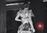 Standbild Zellophan kleider Paris Frankreich, 1933, aus Sekunde 13 historischem Filmmaterial Videoclip 65675038330