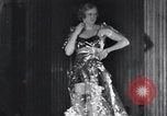 Standbild Zellophan kleider Paris Frankreich, 1933, aus Sekunde 16 historischem Filmmaterial Videoclip 65675038330