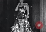 Standbild Zellophan kleider Paris Frankreich, 1933, aus Sekunde 17 historischem Filmmaterial Videoclip 65675038330