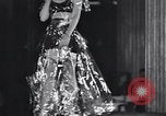 Standbild Zellophan kleider Paris Frankreich, 1933, aus Sekunde 18 historischem Filmmaterial Videoclip 65675038330