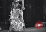 Standbild Zellophan kleider Paris Frankreich, 1933, aus Sekunde 19 historischem Filmmaterial Videoclip 65675038330