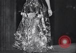 Standbild Zellophan kleider Paris Frankreich, 1933, aus Sekunde 20 historischem Filmmaterial Videoclip 65675038330