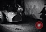Standbild Malcolm Campbell und Bluebird Kfz Brooklands England, 1931, aus Sekunde 3 historischem Filmmaterial Videoclip 65675038348