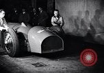 Standbild Malcolm Campbell und Bluebird Kfz Brooklands England, 1931, aus Sekunde 4 historischem Filmmaterial Videoclip 65675038348