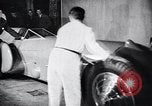 Standbild Malcolm Campbell und Bluebird Kfz Brooklands England, 1931, aus Sekunde 10 historischem Filmmaterial Videoclip 65675038348