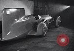 Standbild Malcolm Campbell und Bluebird Kfz Brooklands England, 1931, aus Sekunde 18 historischem Filmmaterial Videoclip 65675038348