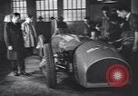 Standbild Malcolm Campbell und Bluebird Kfz Brooklands England, 1931, aus Sekunde 20 historischem Filmmaterial Videoclip 65675038348