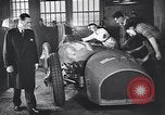 Standbild Malcolm Campbell und Bluebird Kfz Brooklands England, 1931, aus Sekunde 23 historischem Filmmaterial Videoclip 65675038348