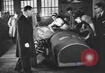 Standbild Malcolm Campbell und Bluebird Kfz Brooklands England, 1931, aus Sekunde 24 historischem Filmmaterial Videoclip 65675038348