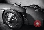 Standbild Malcolm Campbell und Bluebird Kfz Brooklands England, 1931, aus Sekunde 29 historischem Filmmaterial Videoclip 65675038348