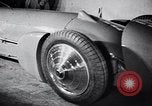Standbild Malcolm Campbell und Bluebird Kfz Brooklands England, 1931, aus Sekunde 31 historischem Filmmaterial Videoclip 65675038348