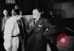 Standbild Malcolm Campbell und Bluebird Kfz Brooklands England, 1931, aus Sekunde 34 historischem Filmmaterial Videoclip 65675038348