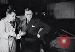 Standbild Malcolm Campbell und Bluebird Kfz Brooklands England, 1931, aus Sekunde 41 historischem Filmmaterial Videoclip 65675038348