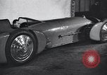 Standbild Malcolm Campbell und Bluebird Kfz Brooklands England, 1931, aus Sekunde 45 historischem Filmmaterial Videoclip 65675038348