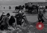 Standbild Lachs Astoria Oregon USA, 1937, aus Sekunde 16 historischem Filmmaterial Videoclip 65675038360