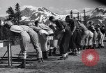 Standbild ski Pant Mount Rainier Washington USA, 1937, aus Sekunde 12 historischem Filmmaterial Videoclip 65675038361