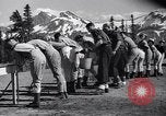 Standbild ski Pant Mount Rainier Washington USA, 1937, aus Sekunde 13 historischem Filmmaterial Videoclip 65675038361