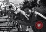 Standbild ski Pant Mount Rainier Washington USA, 1937, aus Sekunde 14 historischem Filmmaterial Videoclip 65675038361