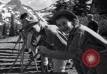 Standbild ski Pant Mount Rainier Washington USA, 1937, aus Sekunde 16 historischem Filmmaterial Videoclip 65675038361