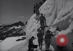 Standbild ski Pant Mount Rainier Washington USA, 1937, aus Sekunde 26 historischem Filmmaterial Videoclip 65675038361