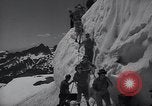 Standbild ski Pant Mount Rainier Washington USA, 1937, aus Sekunde 27 historischem Filmmaterial Videoclip 65675038361