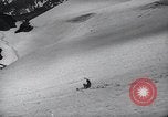 Standbild ski Pant Mount Rainier Washington USA, 1937, aus Sekunde 62 historischem Filmmaterial Videoclip 65675038361
