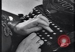 Standbild Rundstatler- GMBH Musik Schreibmaschine United States USA, 1937, aus Sekunde 23 historischem Filmmaterial Videoclip 65675038367