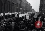 Standbild Protest New York United States USA, 1937, aus Sekunde 25 historischem Filmmaterial Videoclip 65675038386